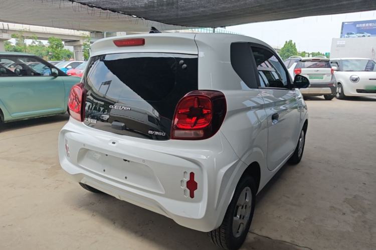 Used Roewe Clever 2021 302km All-Round Version Rear Right 45 Deg