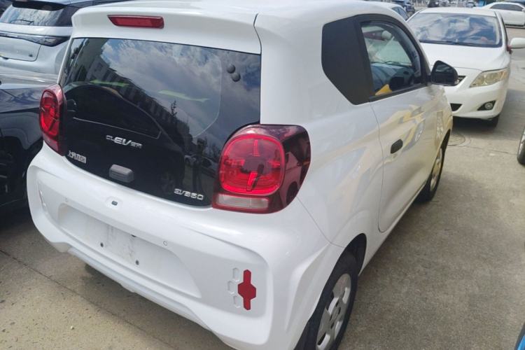 Used Roewe Clever 2021 302 km New Four-Seater Super-Efficient Version Rear Right 45 Deg