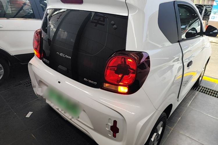 Used Roewe Clever 2021 302 km New Four-Seater Super-Efficient Version Rear Right 45 Deg
