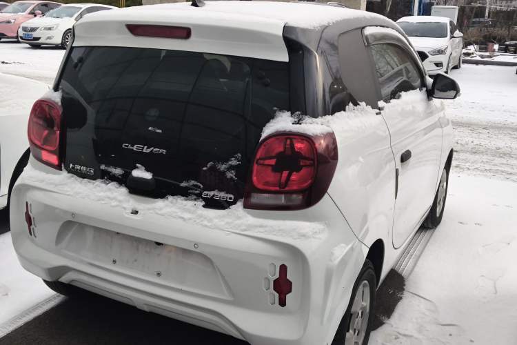 Used Roewe Clever 2021 302 km New Four-Seater Super-Efficient Version Rear Right 45 Deg