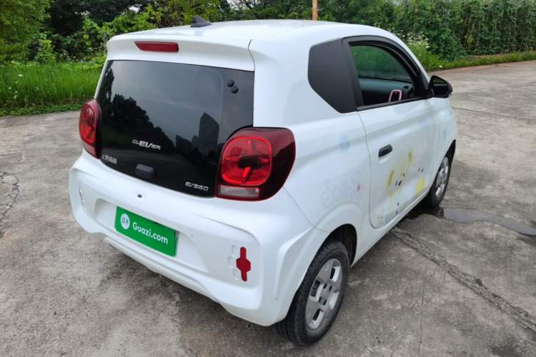 Used Roewe Clever 2021 302 km New Four-Seater Super-Efficient Version Rear Right 45 Deg