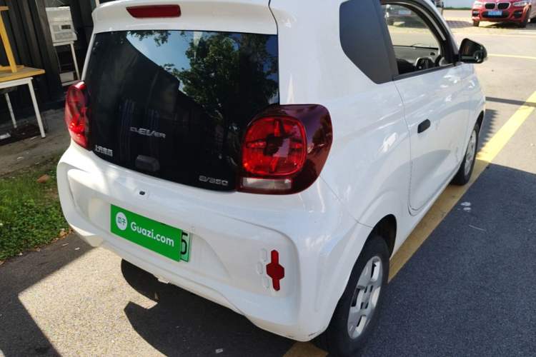 Used Roewe Clever 2021 302 km New Four-Seater Super-Efficient Version Rear Right 45 Deg