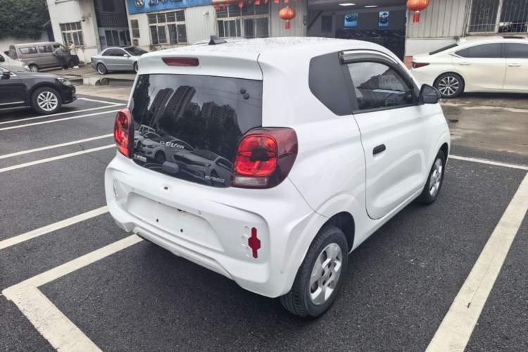 Used Roewe Clever 2021 302km All-Round Version Rear Right 45 Deg