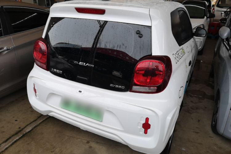 Used Roewe Clever 2021 302km All-Round Version Rear Right 45 Deg