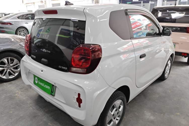 Used Roewe Clever 2021 302 km New Four-Seater Super-Efficient Version Rear Right 45 Deg