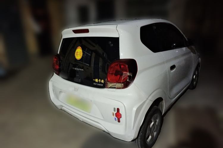 Used Roewe Clever 2021 302km All-Round Version Rear Right 45 Deg