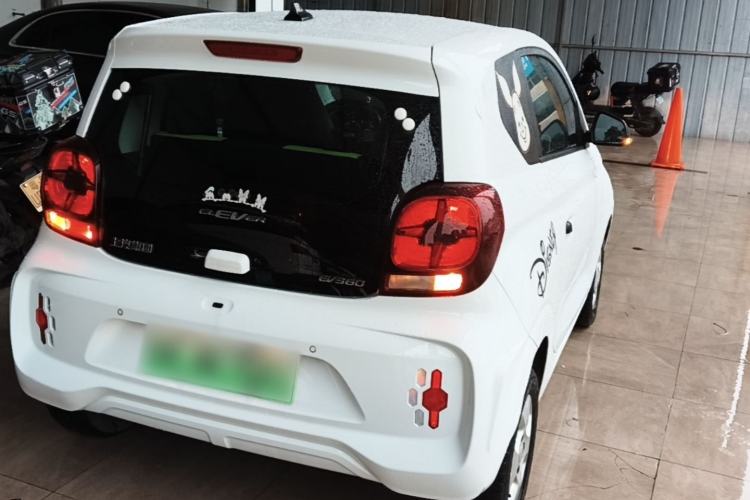 Used Roewe Clever 2021 302 km New Four-Seater Super-Efficient Version Rear Right 45 Deg