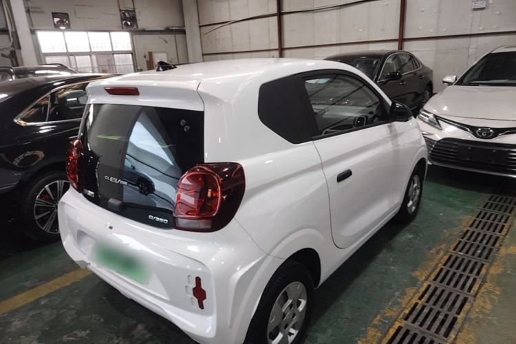 Used Roewe Clever 2021 302 km New Four-Seater Super-Efficient Version Rear Right 45 Deg