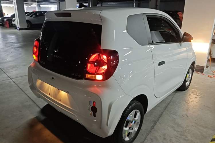Used Roewe Clever 2021 302 km New Four-Seater Super-Efficient Version Rear Right 45 Deg
