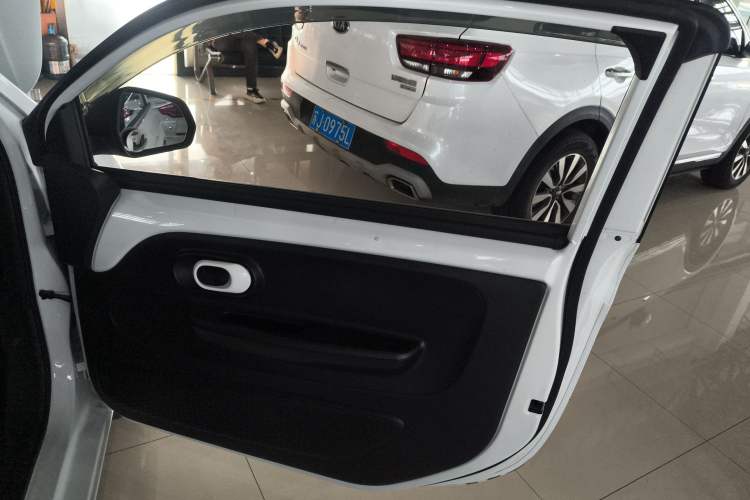 Used Roewe Clever 2021 302 km New Four-Seater Super-Efficient Version Right Front Door Interior