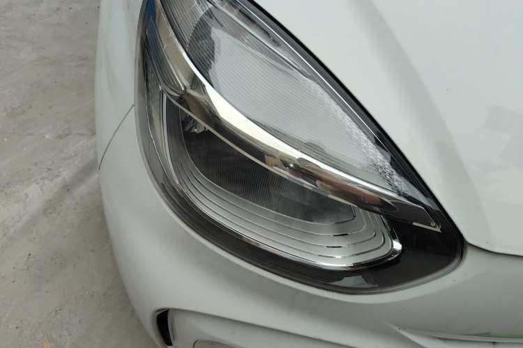 Used Roewe Clever 2021 302 km New Four-Seater Super-Efficient Version Right Front Headlight