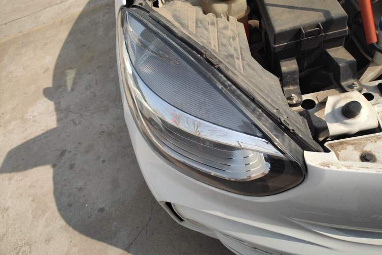 Used Roewe Clever 2021 302 km New Four-Seater Super-Efficient Version Right Front Headlight