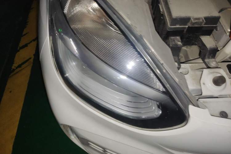 Used Roewe Clever 2021 302 km New Four-Seater Super-Efficient Version Right Front Headlight