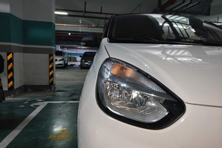 Used Roewe Clever 2021 302 km New Four-Seater Super-Efficient Version Right Front Headlight