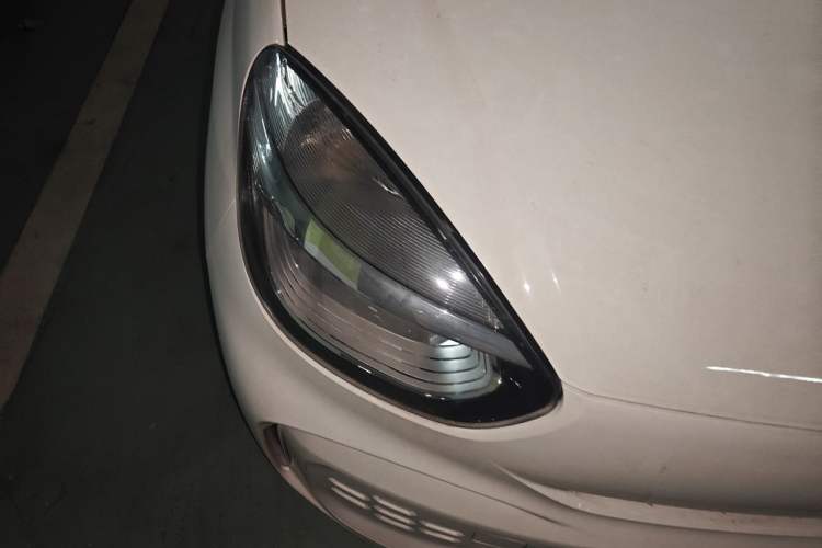 Used Roewe Clever 2021 302 km New Four-Seater Super-Efficient Version Right Front Headlight