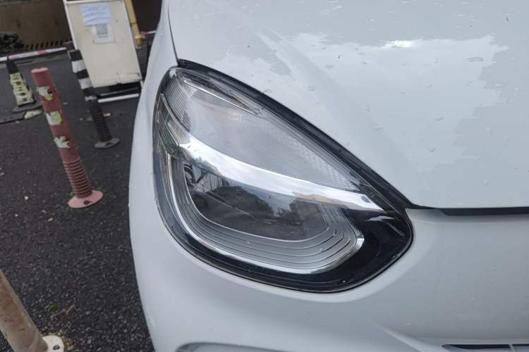 Used Roewe Clever 2021 302 km New Four-Seater Super-Efficient Version Right Front Headlight