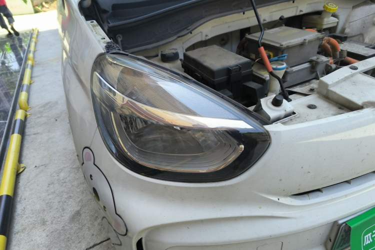 Used Roewe Clever 2021 302 km New Four-Seater Super-Efficient Version Right Front Headlight