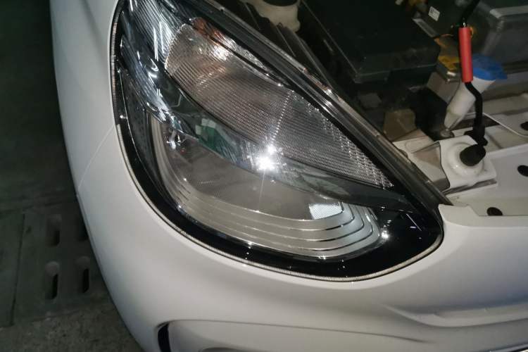 Used Roewe Clever 2021 302 km New Four-Seater Super-Efficient Version Right Front Headlight