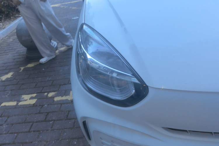 Used Roewe Clever 2021 302 km New Four-Seater Super-Efficient Version Right Front Headlight