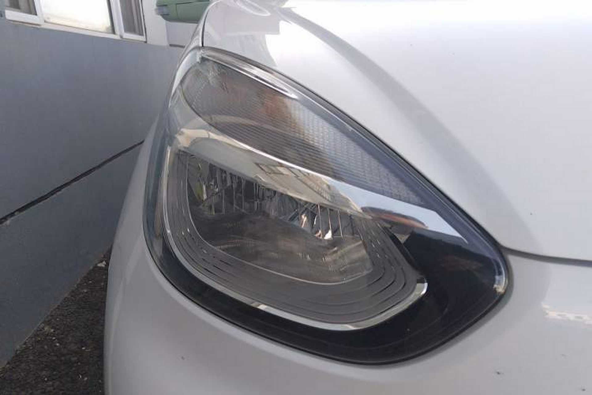 Used Roewe Clever 2021 302 km New Four-Seater Super-Efficient Version Right Front Headlight