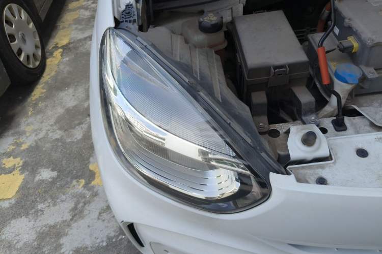 Used Roewe Clever 2021 302 km New Four-Seater Super-Efficient Version Right Front Headlight