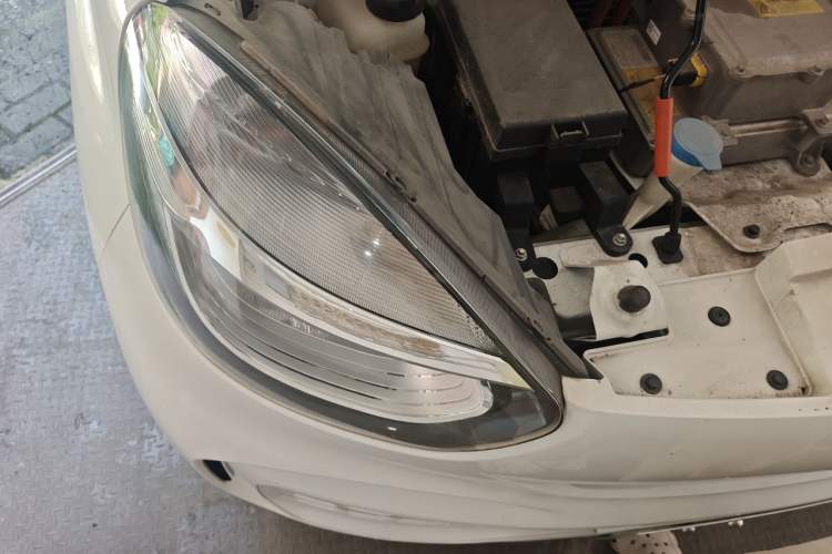 Used Roewe Clever 2021 302 km New Four-Seater Super-Efficient Version Right Front Headlight