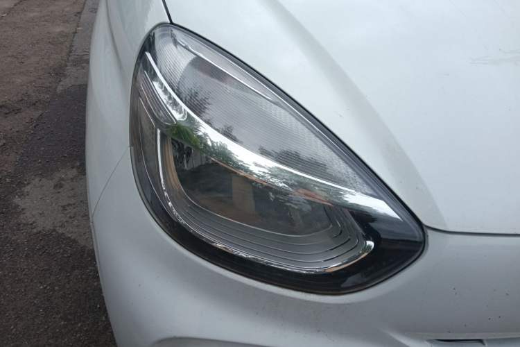 Used Roewe Clever 2021 302 km New Four-Seater Super-Efficient Version Right Front Headlight