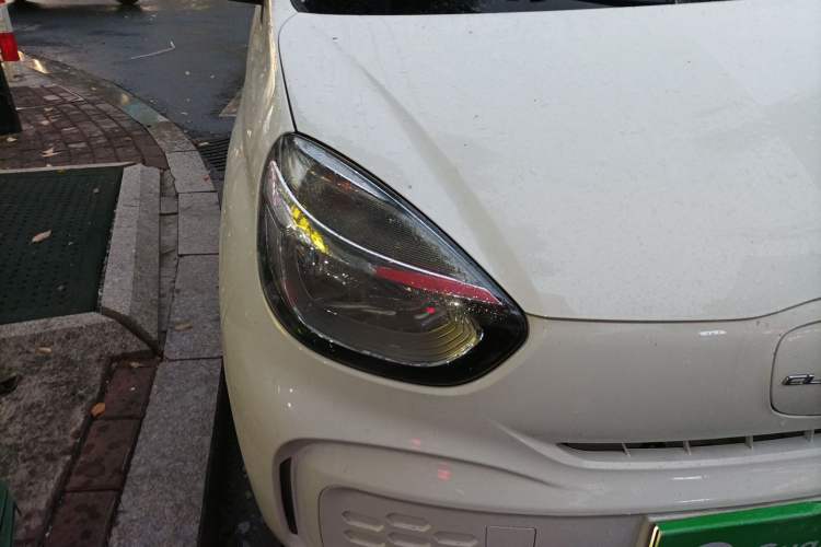 Used Roewe Clever 2021 302 km New Four-Seater Super-Efficient Version Right Front Headlight