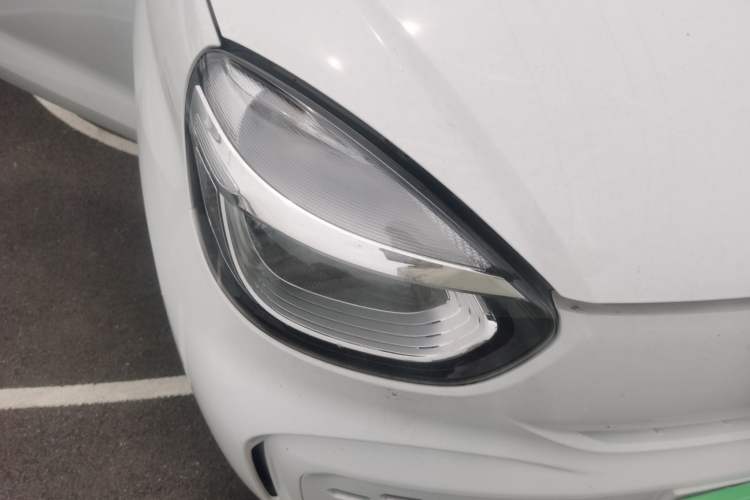 Used Roewe Clever 2021 302 km New Four-Seater Super-Efficient Version Right Front Headlight