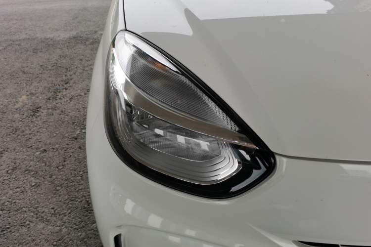 Used Roewe Clever 2021 302 km New Four-Seater Super-Efficient Version Right Front Headlight