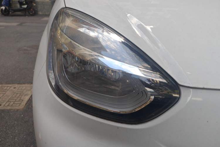Used Roewe Clever 2021 302 km New Four-Seater Super-Efficient Version Right Front Headlight