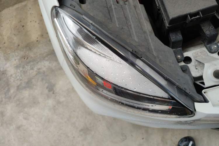 Used Roewe Clever 2021 302 km New Four-Seater Super-Efficient Version Right Front Headlight