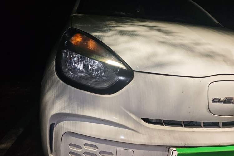 Used Roewe Clever 2021 302 km New Four-Seater Super-Efficient Version Right Front Headlight