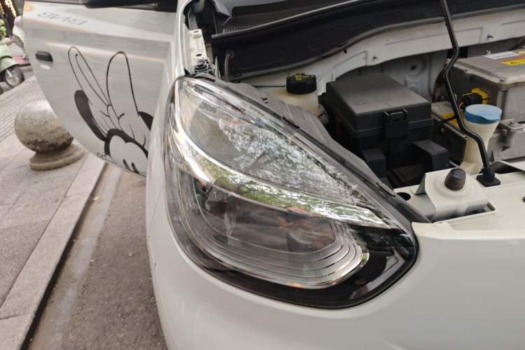 Used Roewe Clever 2021 302 km New Four-Seater Super-Efficient Version Right Front Headlight
