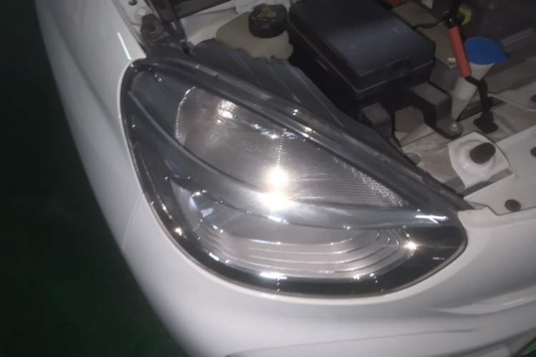 Used Roewe Clever 2021 302 km New Four-Seater Super-Efficient Version Right Front Headlight