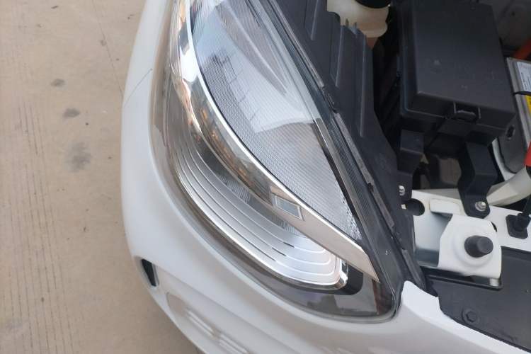 Used Roewe Clever 2021 302 km New Four-Seater Super-Efficient Version Right Front Headlight
