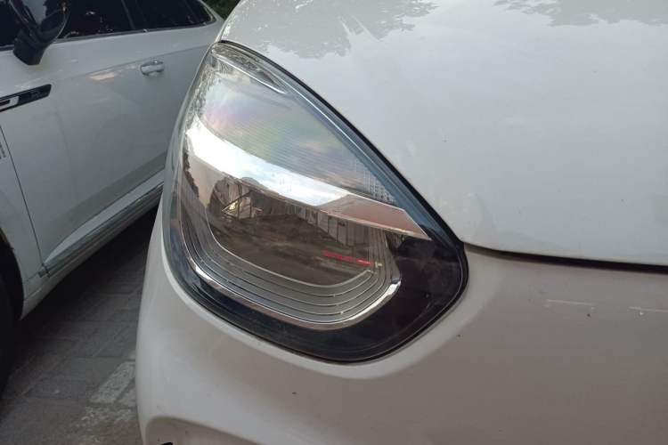 Used Roewe Clever 2021 302 km New Four-Seater Super-Efficient Version Right Front Headlight