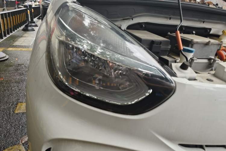 Used Roewe Clever 2021 302 km New Four-Seater Super-Efficient Version Right Front Headlight