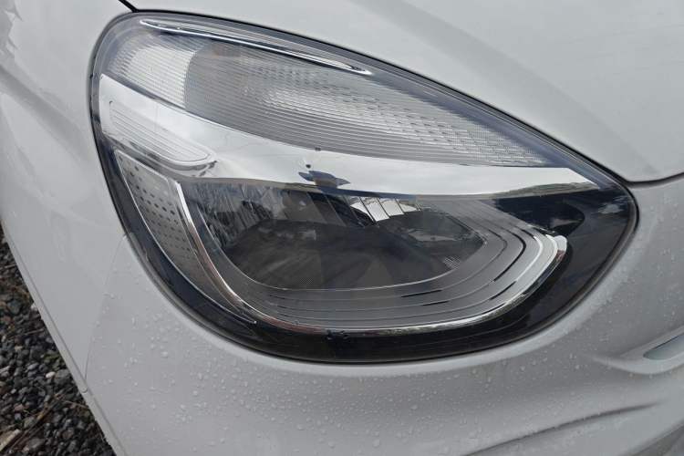 Used Roewe Clever 2021 302 km New Four-Seater Super-Efficient Version Right Front Headlight