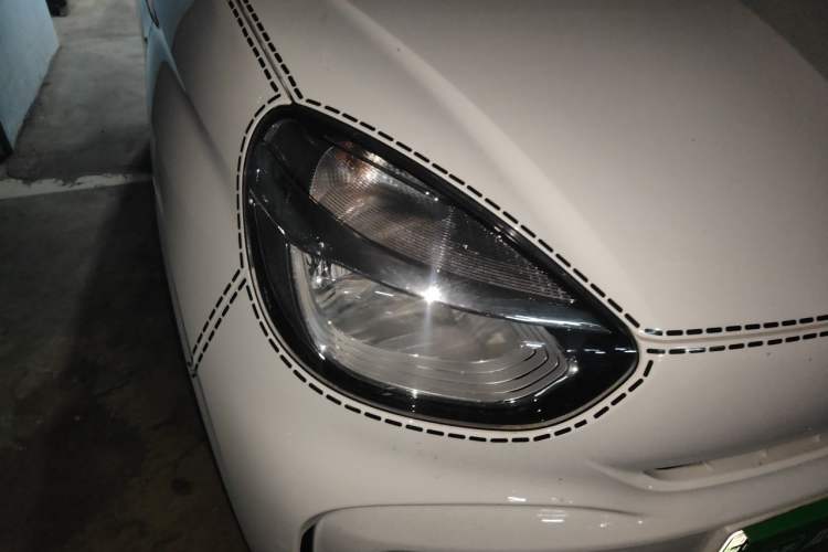 Used Roewe Clever 2021 302 km New Four-Seater Super-Efficient Version Right Front Headlight