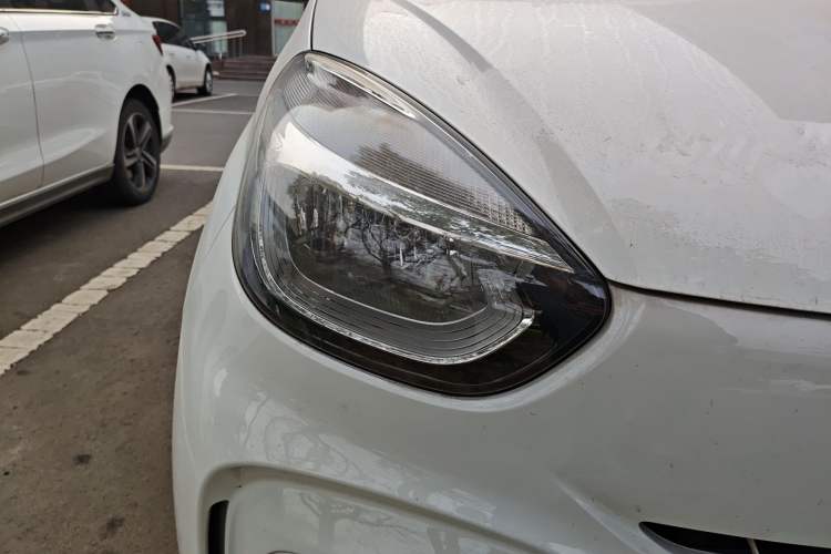 Used Roewe Clever 2021 302 km New Four-Seater Super-Efficient Version Right Front Headlight