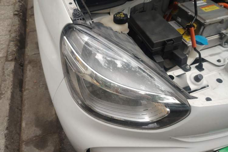 Used Roewe Clever 2021 302 km New Four-Seater Super-Efficient Version Right Front Headlight
