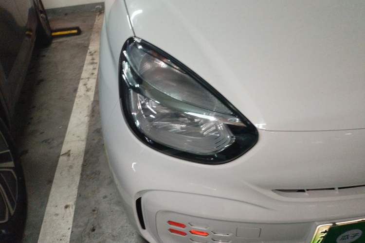Used Roewe Clever 2021 302 km New Four-Seater Super-Efficient Version Right Front Headlight