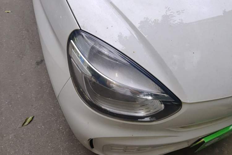 Used Roewe Clever 2021 302 km New Four-Seater Super-Efficient Version Right Front Headlight