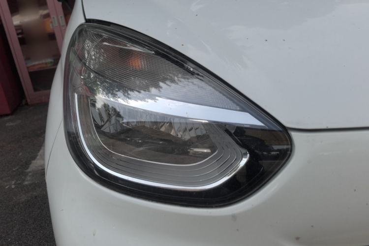 Used Roewe Clever 2021 302 km New Four-Seater Super-Efficient Version Right Front Headlight