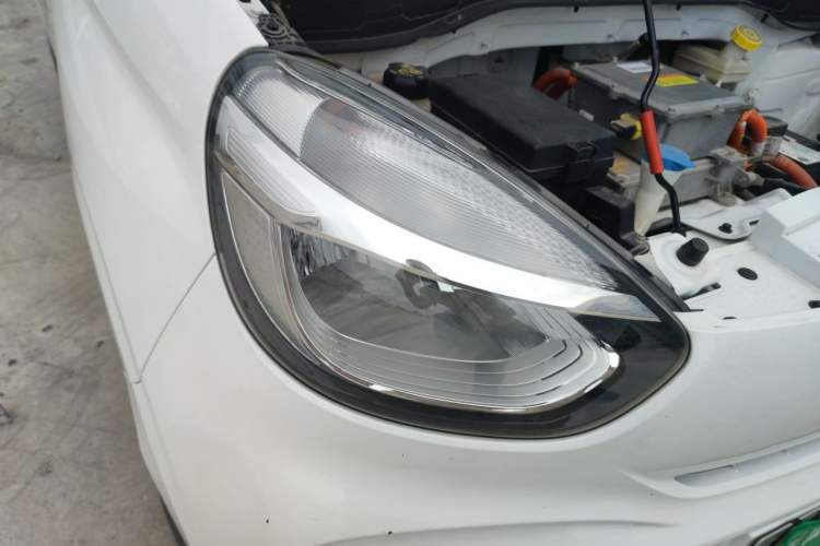 Used Roewe Clever 2021 302 km New Four-Seater Super-Efficient Version Right Front Headlight