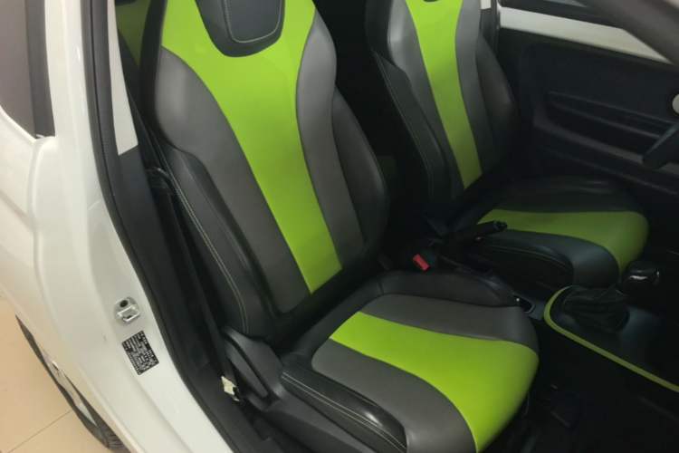 Used Roewe Clever 2021 302 km New Four-Seater Super-Efficient Version Right Front Seat