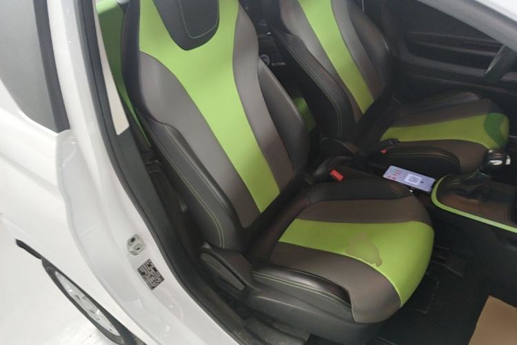 Used Roewe Clever 2021 302 km New Four-Seater Super-Efficient Version Right Front Seat