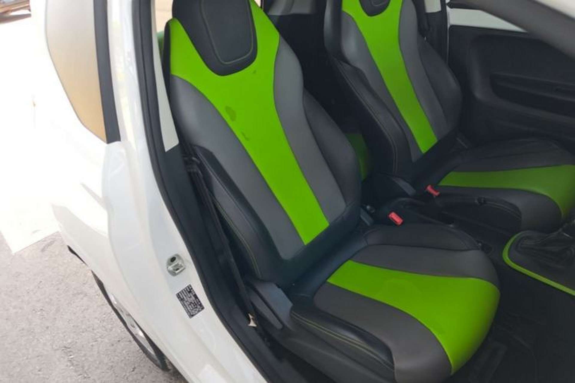 Used Roewe Clever 2021 302 km New Four-Seater Super-Efficient Version Right Front Seat