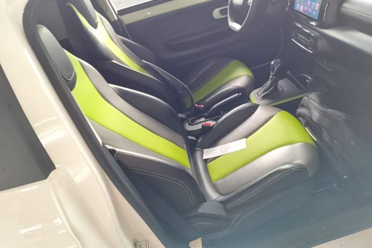 Used Roewe Clever 2021 302 km New Four-Seater Super-Efficient Version Right Front Seat